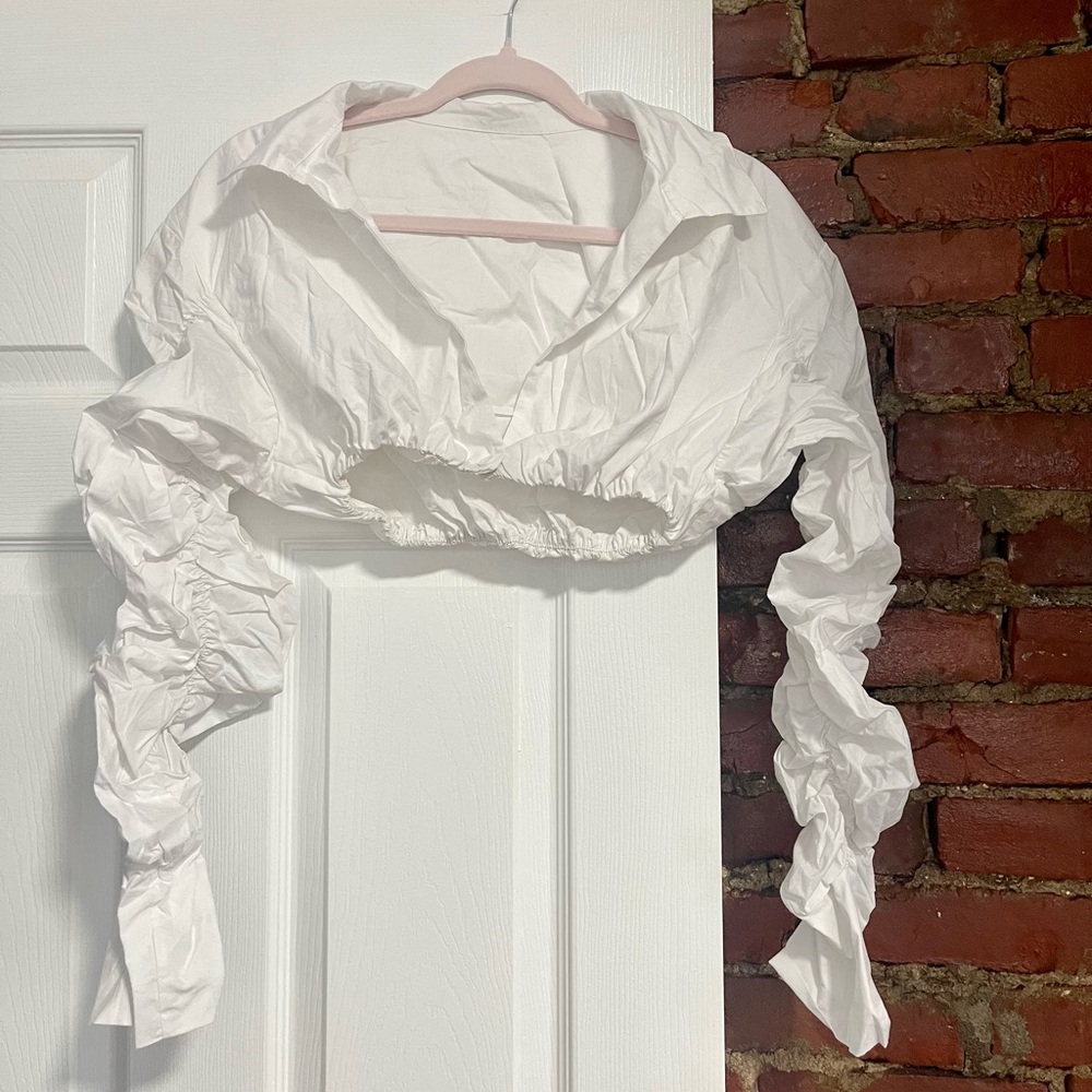 Cropped ruffle sleeve blouse| Color: white